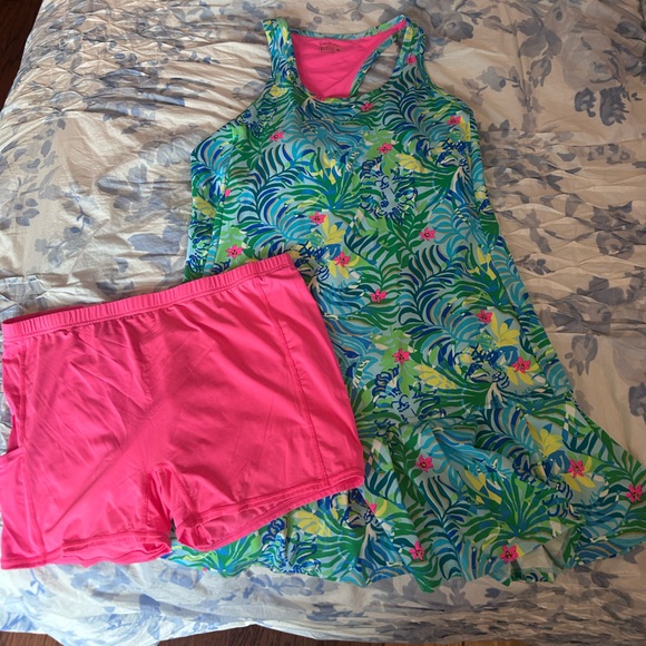 Lilly Pulitzer Dresses & Skirts - Lilly Pulitzer Luxletic Tropical Print Dress with Pink Accents